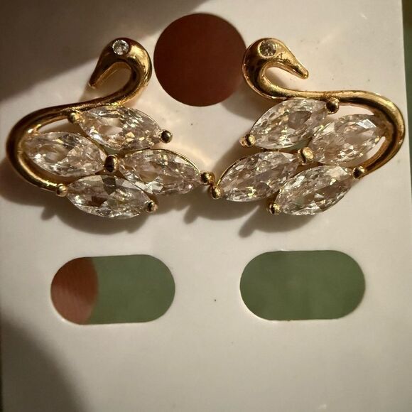GOLDEN SWAN CRYSTAL STUD EARRINGS – WOMEN’S ELEGANT STATEMENT JEWELRY - Picture 4 of 17